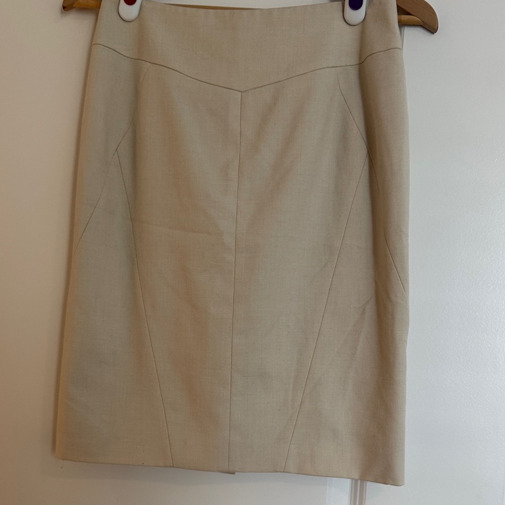 Elegant Beige Women's Skirt - Size 4